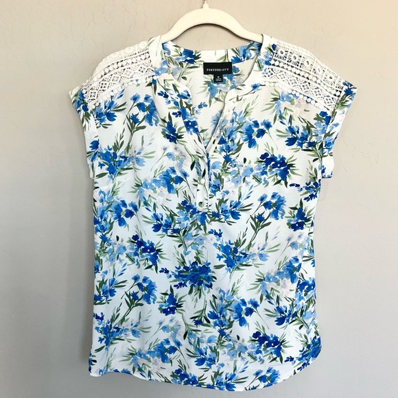 Fortune & Ivy Tops - Stitch Fix Fortune & Ivy Mixed Materials Floral Blouse NWOT
